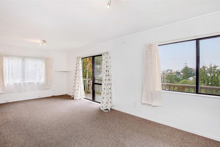 Photo of property in 96 Sunnyside Road, Sunnyvale, Auckland, 0612