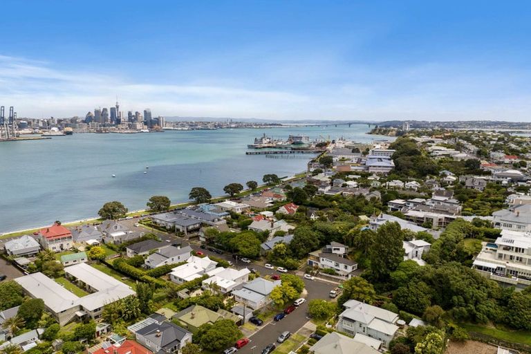 Photo of property in 9 Garden Terrace, Devonport, Auckland, 0624