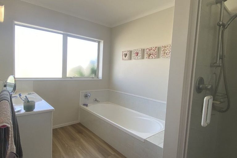 Photo of property in 33 Blue Heron Rise, Stanmore Bay, Whangaparaoa, 0932