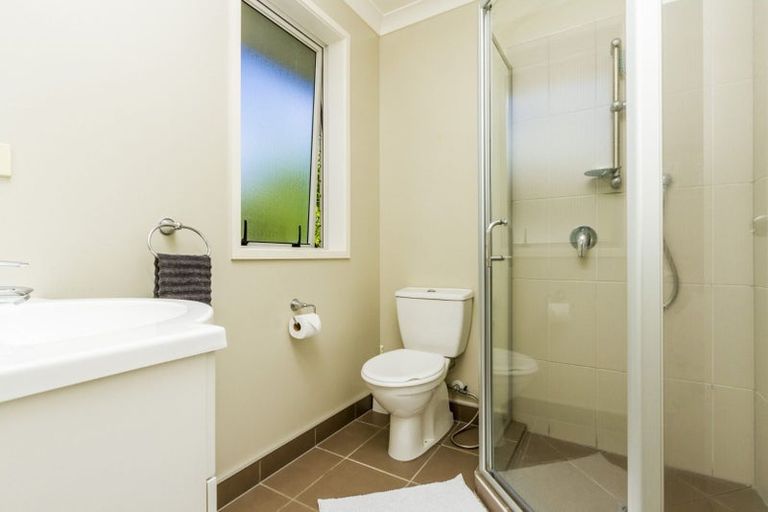 Photo of property in 42 Huntington Park Drive, Greenhithe, Auckland, 0632