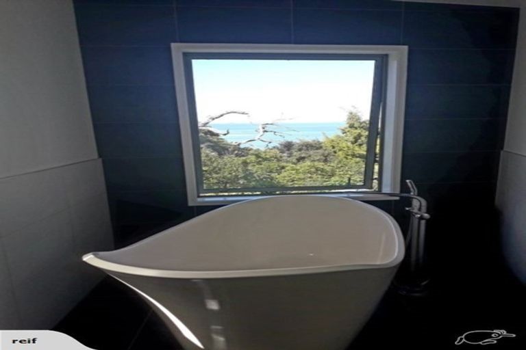 Photo of property in 30c Wade River Road, Stanmore Bay, Whangaparaoa, 0932