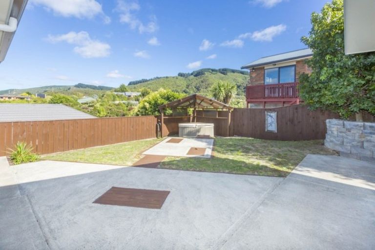 Photo of property in 4 Ronald Scott Grove, Riverstone Terraces, Upper Hutt, 5018
