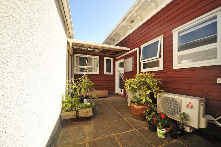 Photo of property in 53 Hawker Street, Mount Victoria, Wellington, 6011
