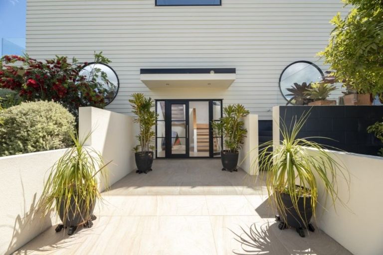 Photo of property in 40 Du Fresne Place, Russell, 0202