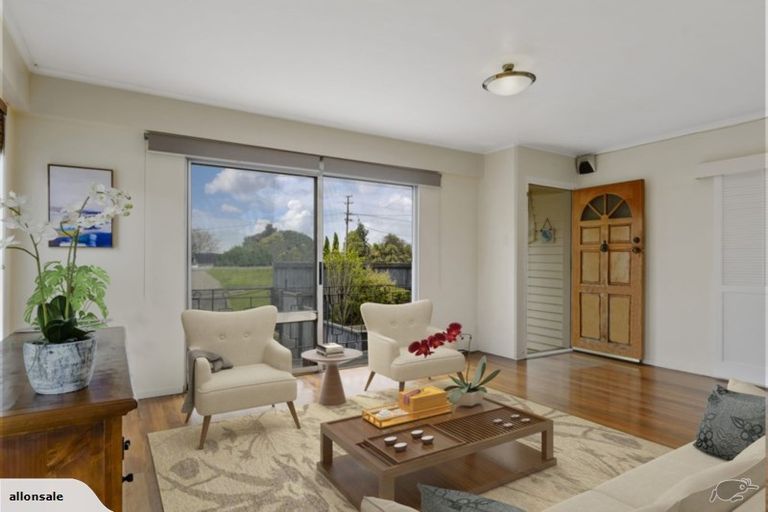 Photo of property in 800 East Coast Road, Oteha, Auckland, 0630