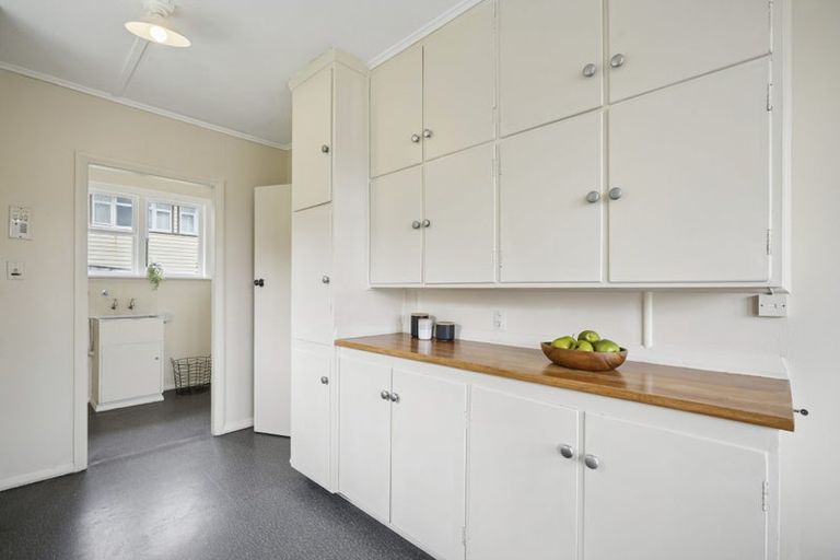 Photo of property in 83 Taylor Terrace, Tawa, Wellington, 5028