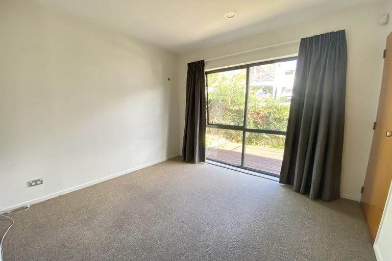 Photo of property in 1/76 Target Road, Totara Vale, Auckland, 0629