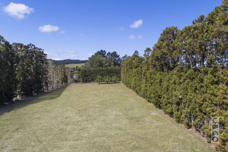 Photo of property in 902 Old North Road, Waimauku, 0882