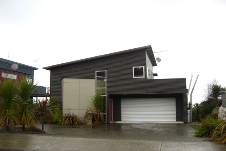Photo of property in 16 Ranui Place, Moana, 7872