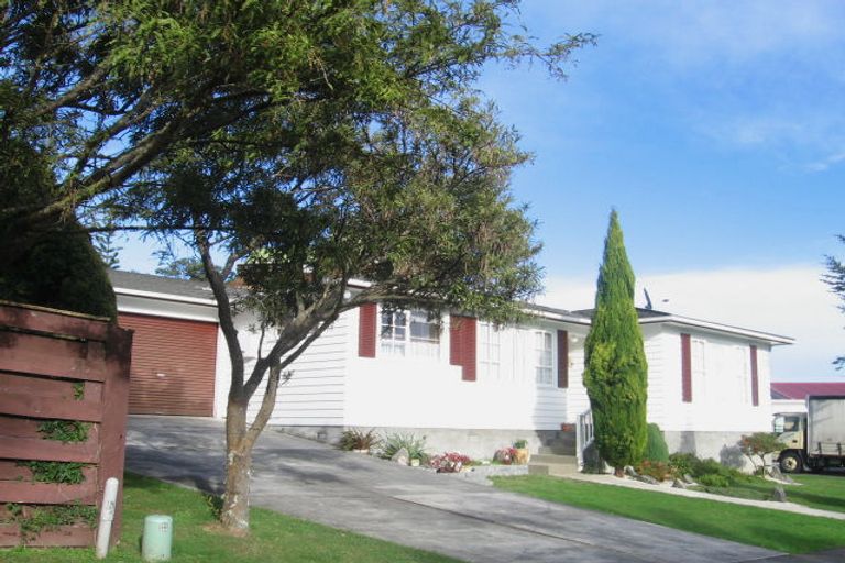 Photo of property in 14 Yarrow Place, Papakowhai, Porirua, 5024