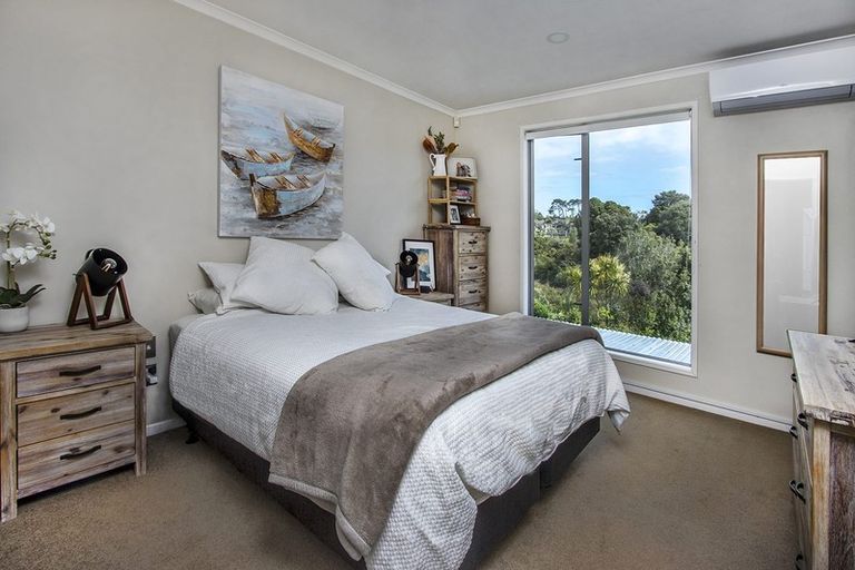 Photo of property in 9s Clearwater Cove, West Harbour, Auckland, 0618