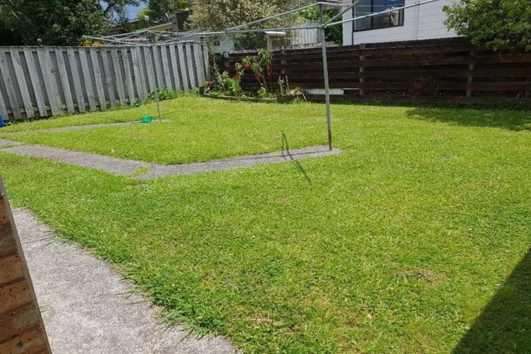 Photo of property in 2/14 Eyre Street, Henderson, Auckland, 0612
