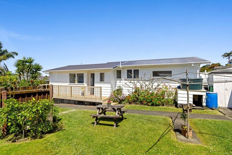 Photo of property in 35 Fairway Avenue, Red Beach, 0932