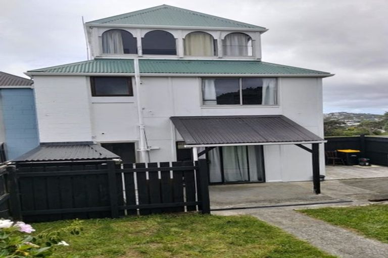 Photo of property in 112 Akaroa Drive, Maupuia, Wellington, 6022