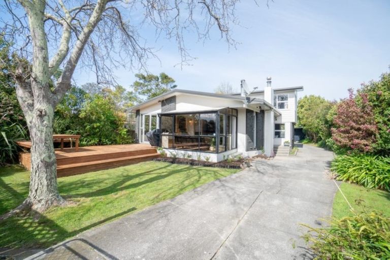 Photo of property in 28 Summerhill Drive, Fitzherbert, Palmerston North, 4410