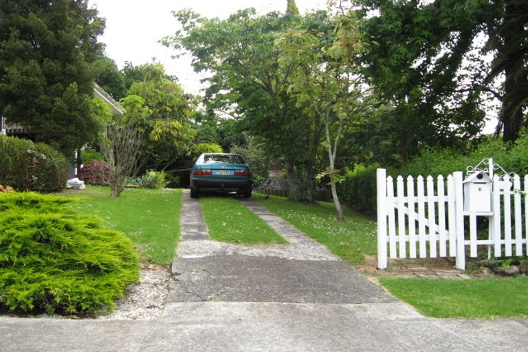 Photo of property in 6 Woodward Avenue, Mangere Bridge, Auckland, 2022