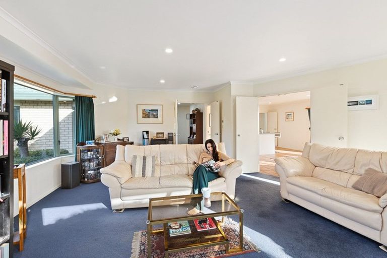 Photo of property in 122 Charles Prevost Drive, The Gardens, Auckland, 2105