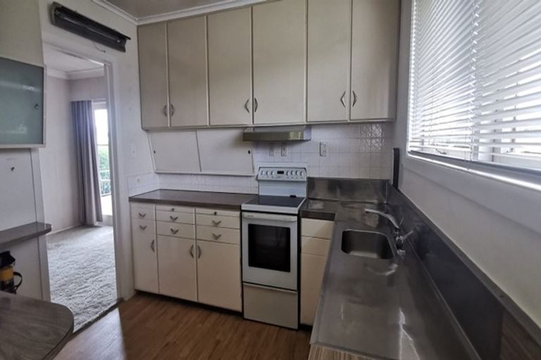 Photo of property in 32 Woodford Avenue, Henderson, Auckland, 0610