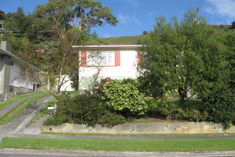 Photo of property in 3 Holmes Grove, Naenae, Lower Hutt, 5011