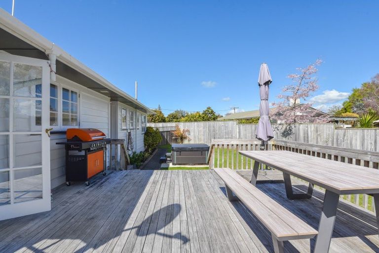 Photo of property in 10 Jarmey Place, Mangakakahi, Rotorua, 3015