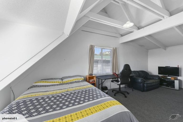 Photo of property in 7 Fitzpatrick Street, Newlands, Wellington, 6037