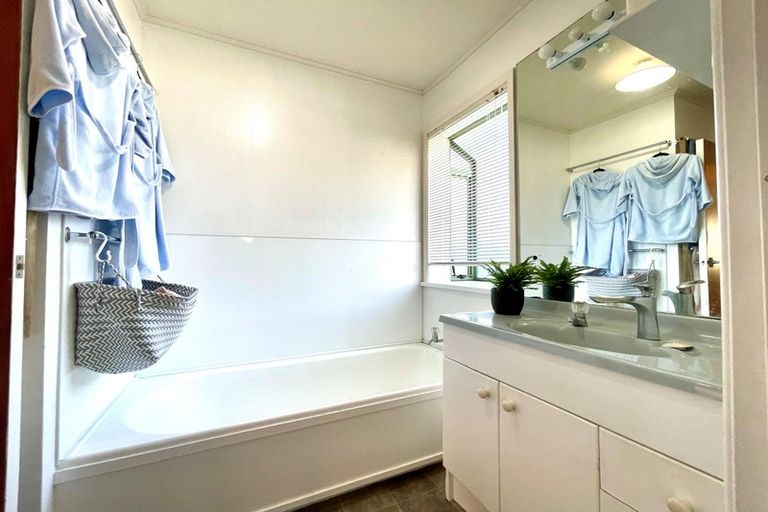 Photo of property in 102 Gills Road, Bucklands Beach, Auckland, 2014