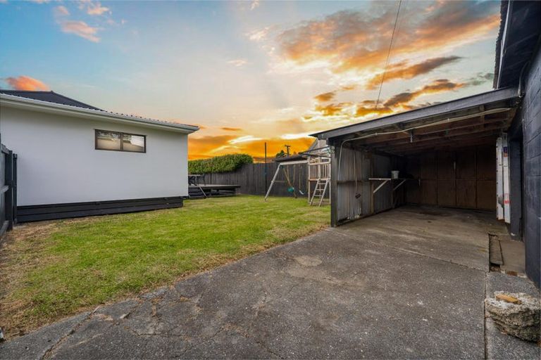 Photo of property in 1/99 Henderson Valley Road, Henderson, Auckland, 0612