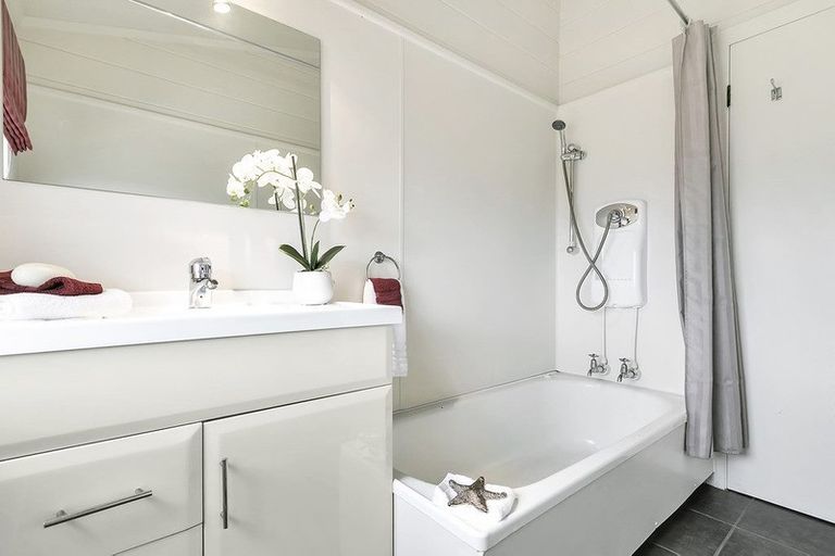 Photo of property in 1/217 Eskdale Road, Birkenhead, Auckland, 0626