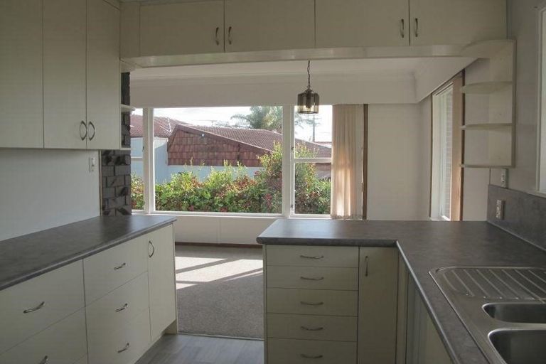 Photo of property in 98a Arran Road, Browns Bay, Auckland, 0630