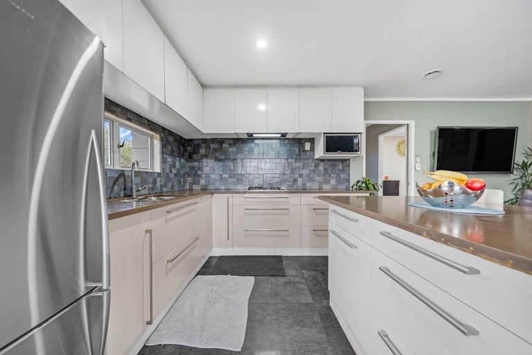 Photo of property in 2/33 Seaward Place, Wattle Downs, Auckland, 2103