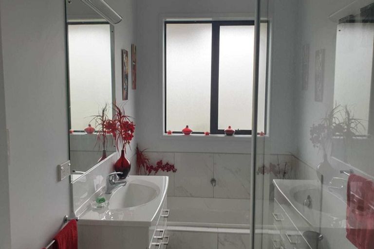 Photo of property in 61 Links Drive, Waiwhakaiho, New Plymouth, 4312