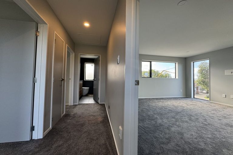 Photo of property in 2a Maunder Place, New Lynn, Auckland, 0600