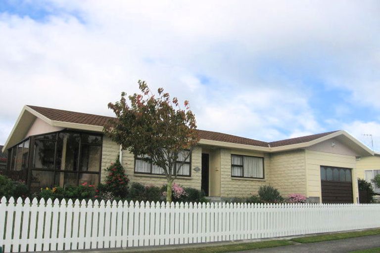Photo of property in 55b Chatsworth Place, Highbury, Palmerston North, 4412