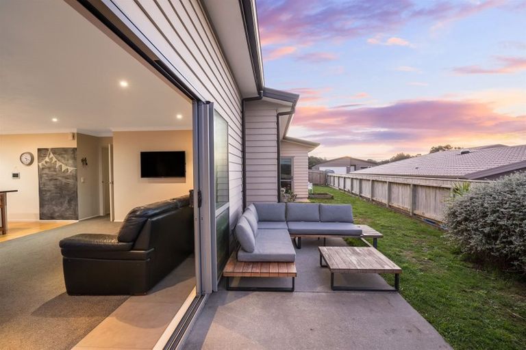 Photo of property in 3 Gennaker Lane, Whitby, Porirua, 5024