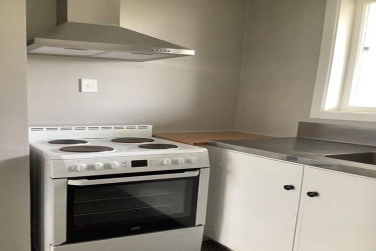 Photo of property in 9/10 Trevethick Grove, Woburn, Lower Hutt, 5010