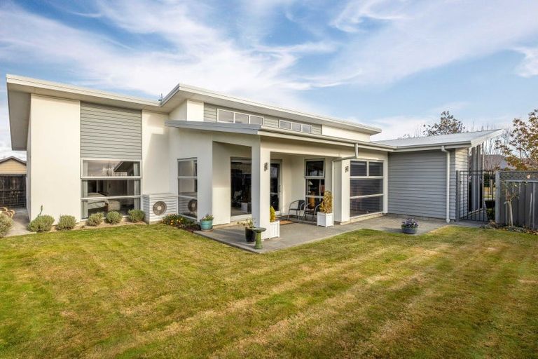 Photo of property in 52 Acacia Avenue, Rangiora, 7400
