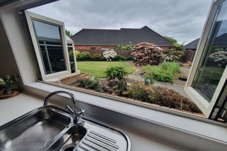 Photo of property in 28 Derenzy Place, Avonhead, Christchurch, 8042