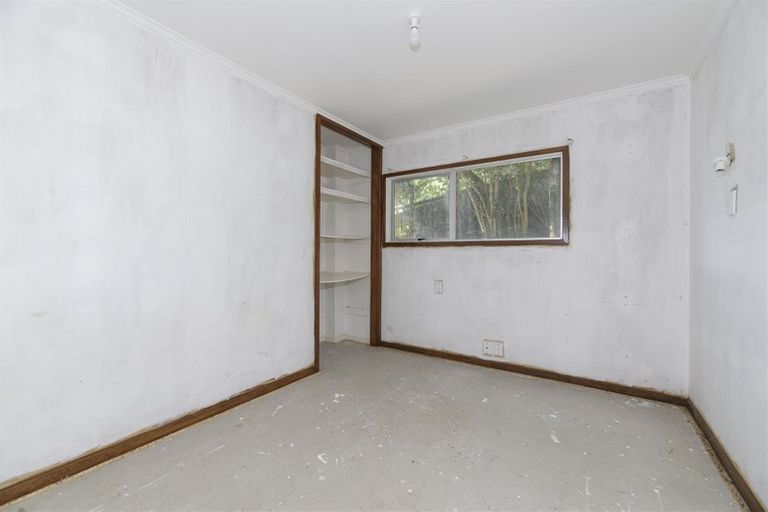 Photo of property in 46 Mountain Road, Henderson Valley, Auckland, 0612