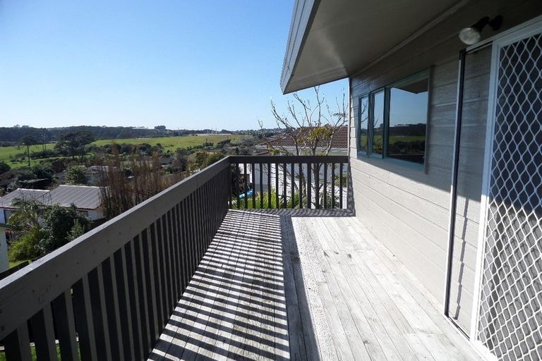 Photo of property in 16 Grenadine Place, Unsworth Heights, Auckland, 0632