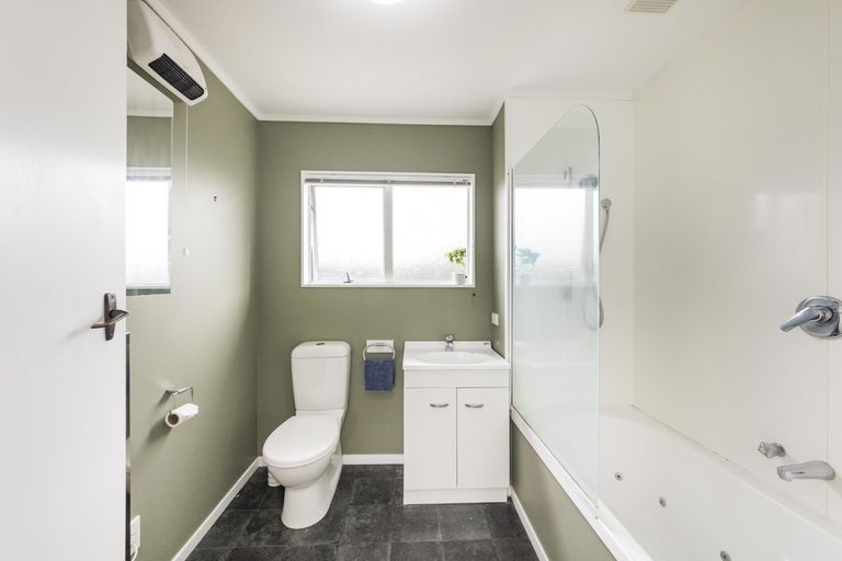 Photo of property in 17 Cargill Grove, Kelvin Grove, Palmerston North, 4414