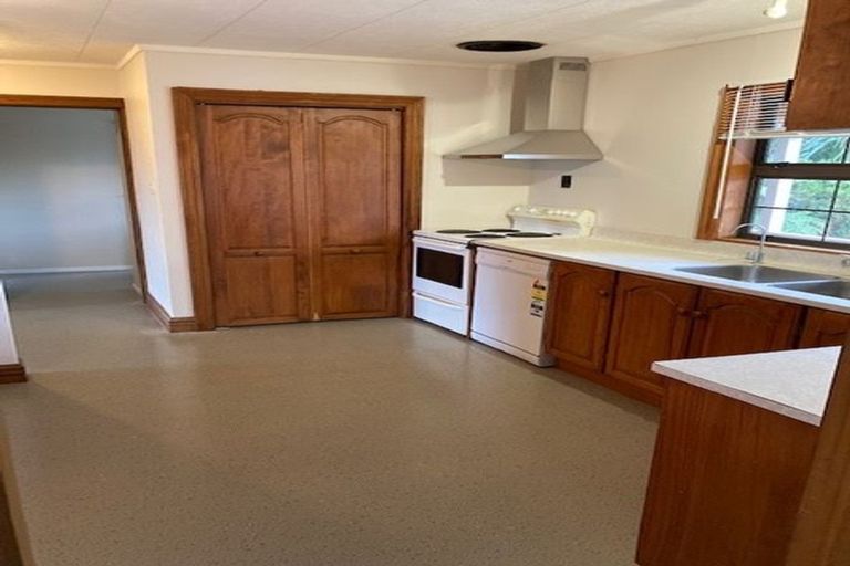 Photo of property in 10 Grumman Lane, Newlands, Wellington, 6037