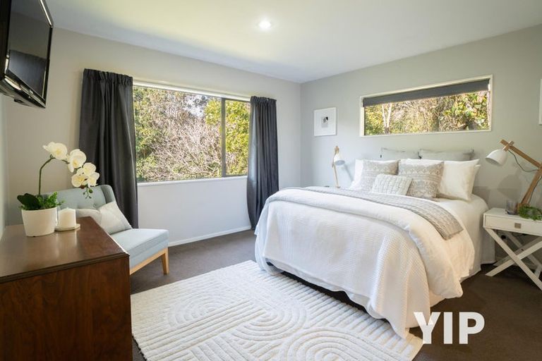 Photo of property in 15b Kinapori Terrace, Newlands, Wellington, 6037