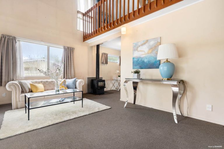 Photo of property in 27 Chrisarda Place, Red Hill, Papakura, 2110