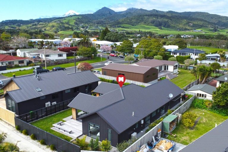 Photo of property in 11 Donnelly Street, Oakura, 4314