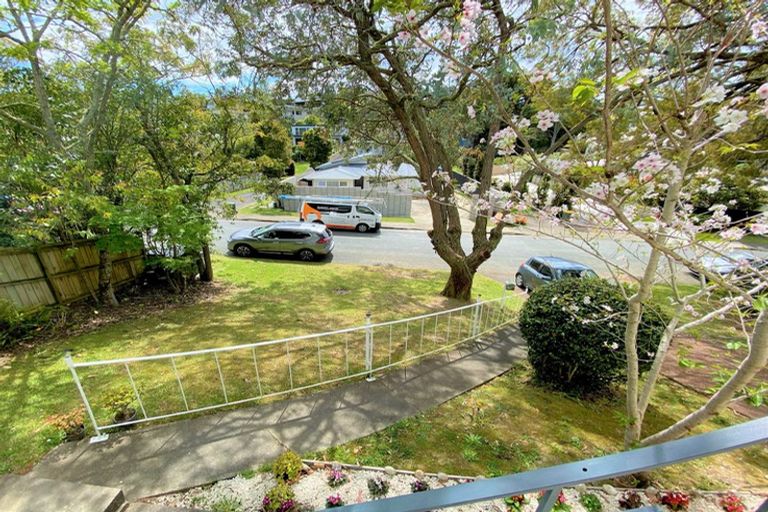 Photo of property in 8 Orion Place, Hillcrest, Auckland, 0627