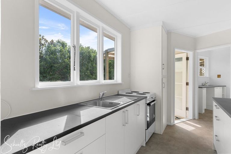 Photo of property in 15 Doctors Hill Road, Maungaturoto, 0520