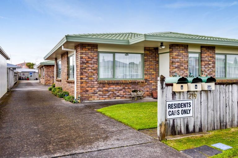 Photo of property in 2/219 Mangorei Road, Merrilands, New Plymouth, 4312