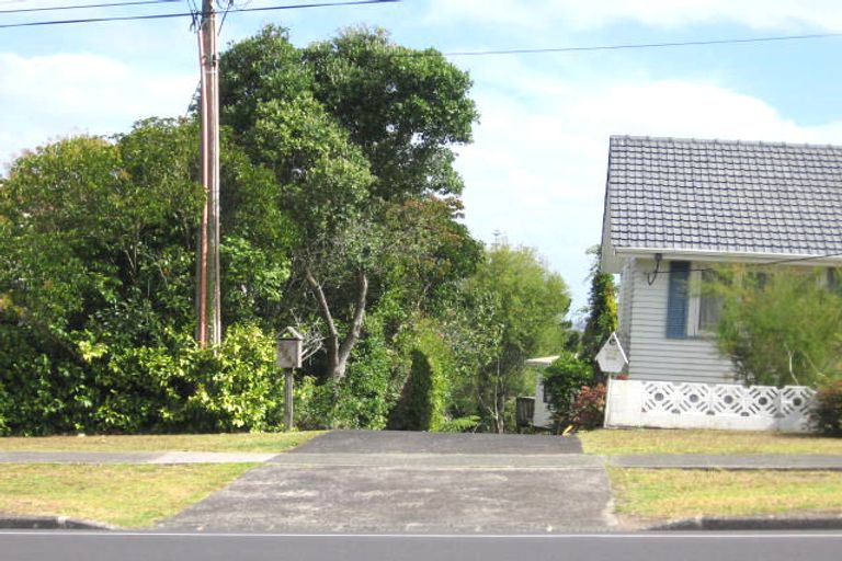 Photo of property in 2/284 East Coast Road, Forrest Hill, Auckland, 0620