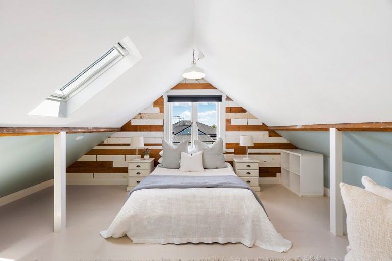 Photo of property in 28 Fitzroy Road, Bluff Hill, Napier, 4110