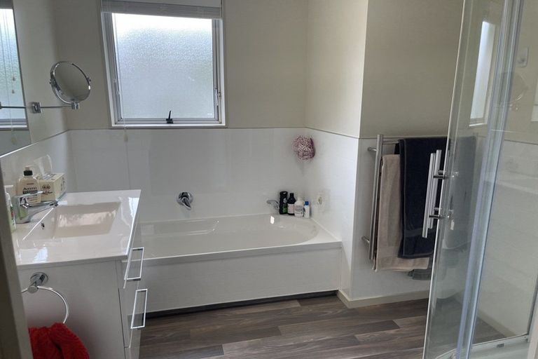 Photo of property in 23 Kereru Street, Two Mile Bay, Taupo, 3330